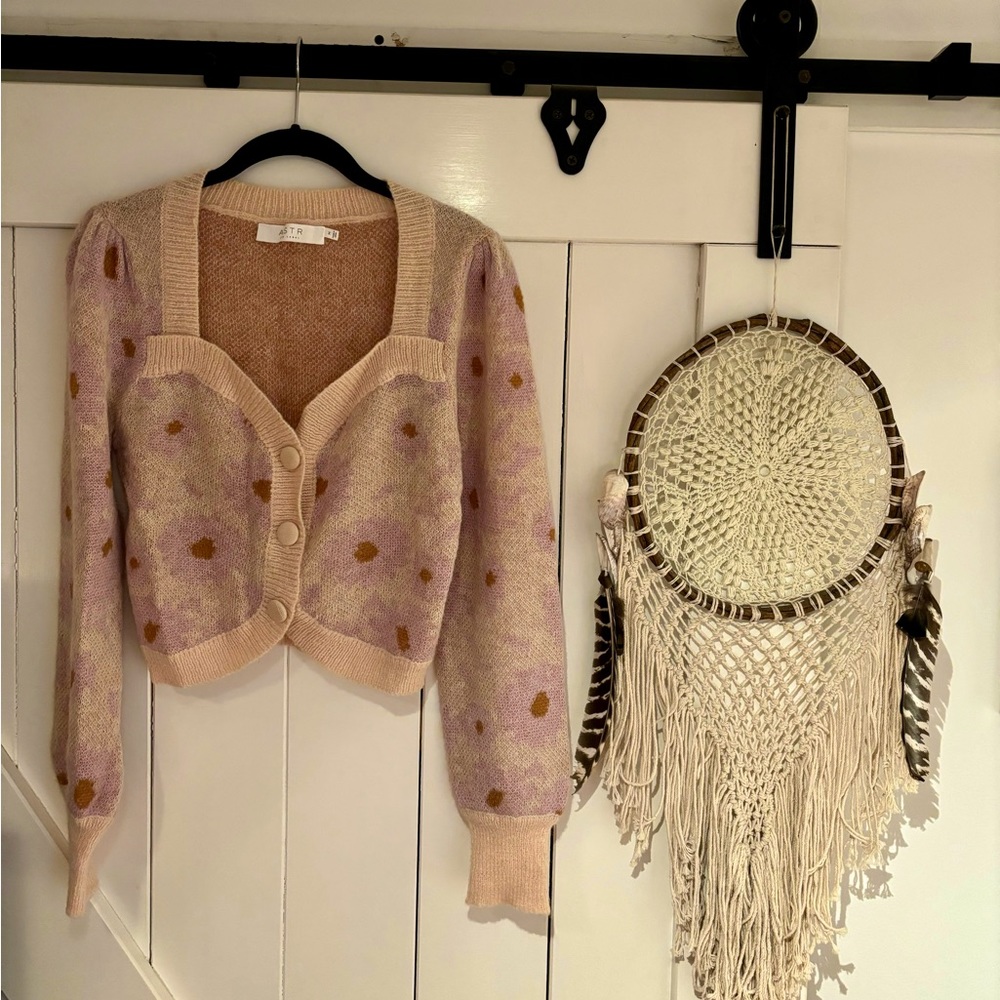 ASTR Tricia Floral Knit Cropped Sweater-retro-inspired with sweetheart neckline